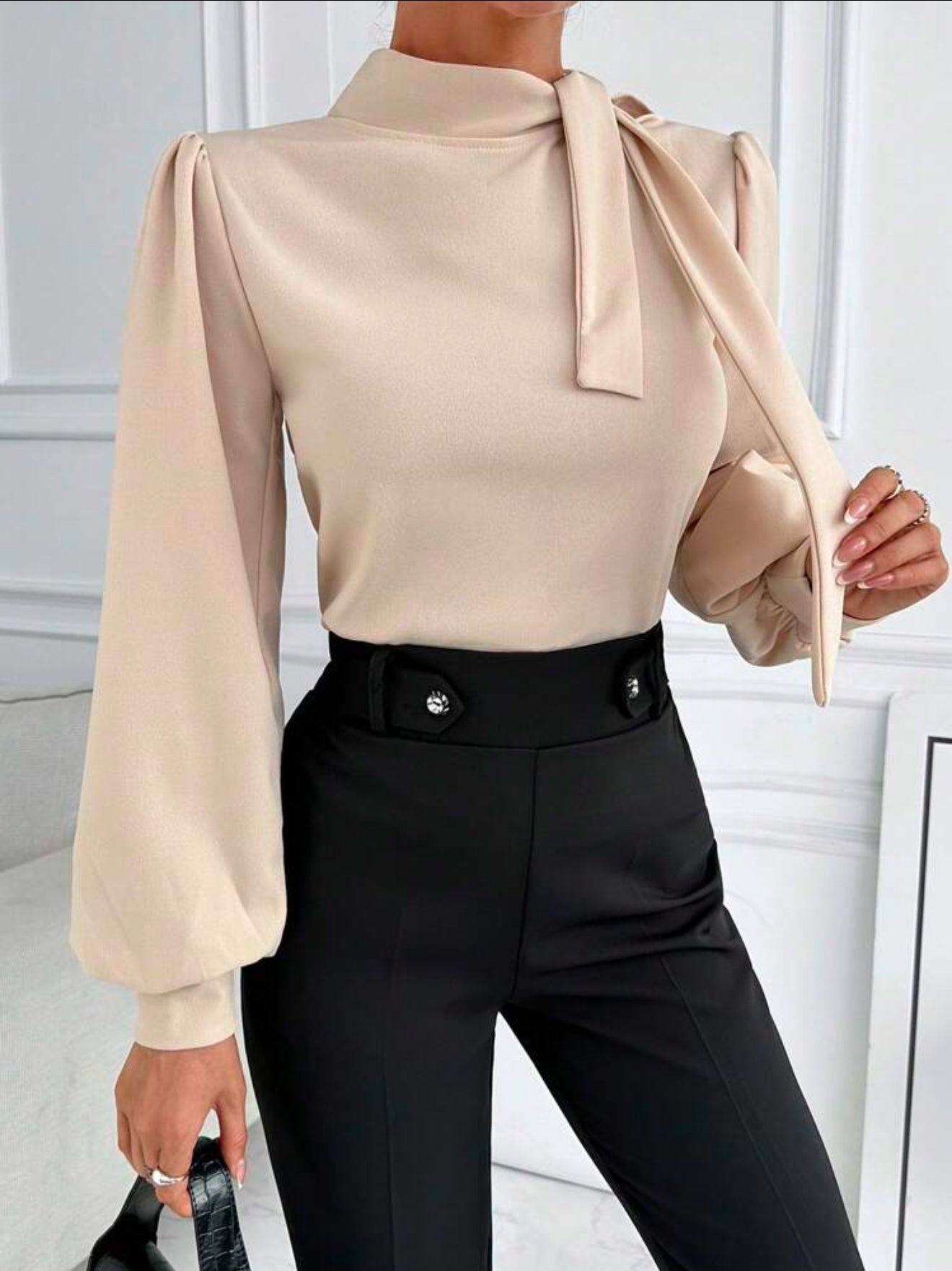 SHEIN Champagne Neck Beige